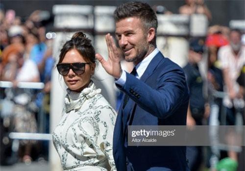 Vợ chồng Beckham thần thái áp đảo toàn bộ khách mời đến dự đám cưới của đội trưởng Real Madrid