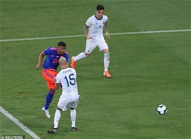 Argentina 0-2 Colombia: Nỗi thất vọng của Messi - 2