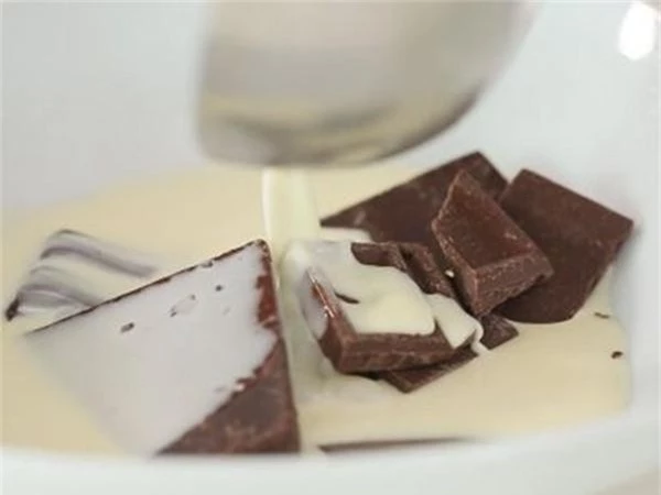 Mousse chocolate mát ngọt ngày nóng - Ảnh 2.