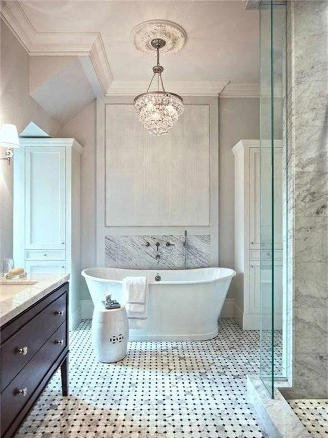 Nâng tầm vẻ đẹp của căn phòng tắm gia đình với thiết kế đèn chùm rực rỡ - Ảnh 15.