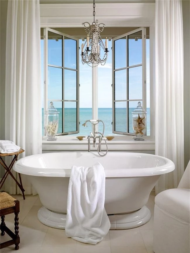 Nâng tầm vẻ đẹp của căn phòng tắm gia đình với thiết kế đèn chùm rực rỡ - Ảnh 9.