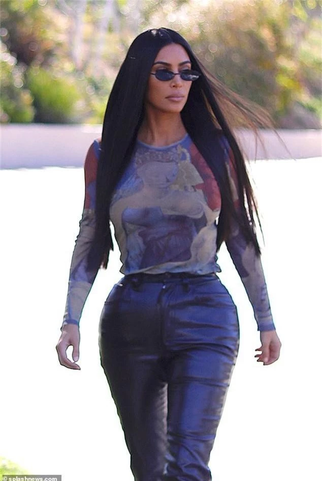 Vòng 3 ngoại cỡ của Kim Kardashian lại gây tranh cãi: Body đồng hồ cát tiêu chuẩn hay càng nhìn càng dị? - Ảnh 1.