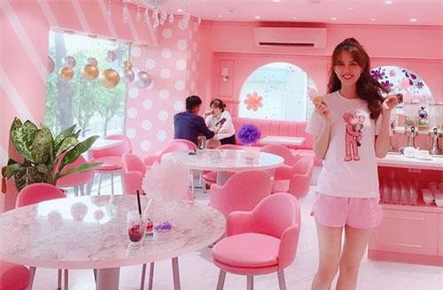 Ngọc Trinh vừa check-in một phát là có ngay 70k like, background hồng lịm này ở đâu và có gì đặc biệt?