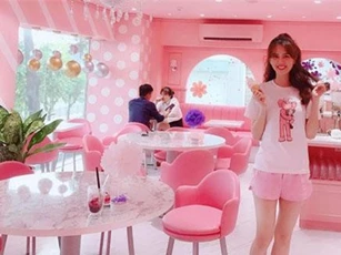 Ngọc Trinh vừa check-in một phát là có ngay 70k like, background hồng lịm này ở đâu và có gì đặc biệt?