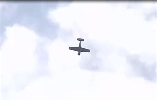 CLIP: Máy bay Yak-52 gặp nạn tại một triển lãm hàng không Ba Lan