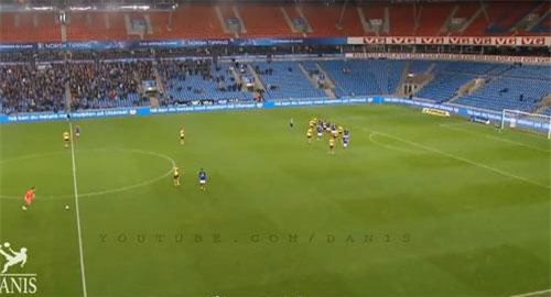 Những pha ghi bàn đẹp mắt của các thủ môn