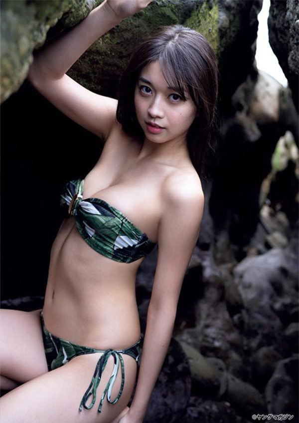 Ca sĩ Nhật Bản Maria Makino chụp bộ ảnh áo tắm cho tạp chí Weekly Young Magazine số phát hành cuối tháng 6.