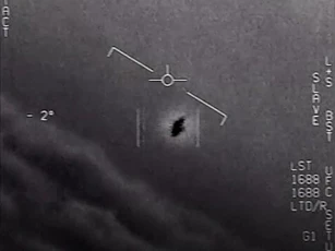 Phi công Mỹ nói hàng ngày nhìn thấy UFO siêu thanh ở độ cao 9.000 mét
