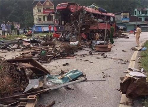 34 người thương vong trong vụ xe tải tông xe khách ở Hòa Bình - Ảnh 1.