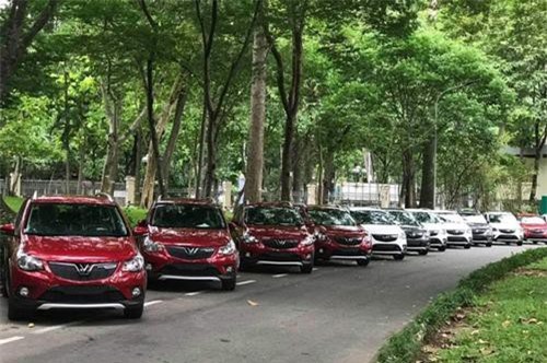 Khách hàng chính thức được nhận xe VinFast Fadil