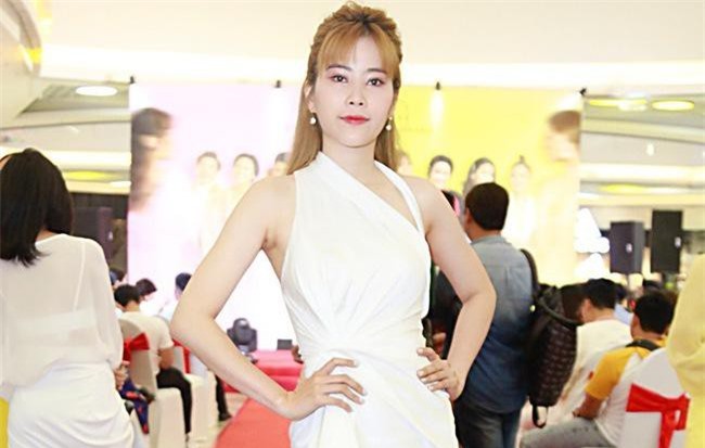 Hết béo ú giờ Nam Em lại gây bất ngờ khi xuất hiện với thân hình cò hương