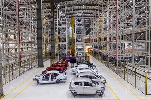 Xưởng sơn “xanh - sạch - sang - xịn - mịn” nhà máy VinFast