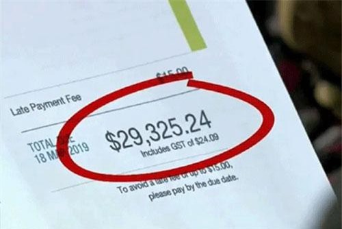 CLIP: Cả nhà 'tá hỏa' khi nhận hóa đơn điện thoại gần 500 triệu đồng sau khi đi du lịch