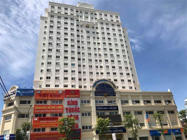 Nghệ An: Bàng hoàng phát hiện nam thanh niên tử vong ở mái nhà chung cư