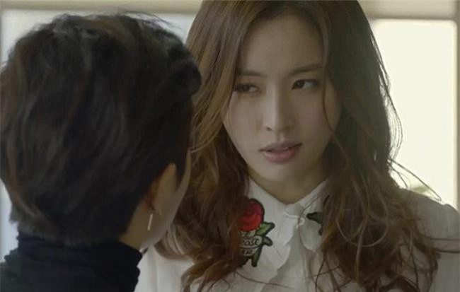 Thấy vợ chồng tôi định mua xe hơi, mẹ chồng ngỏ ý muốn "góp một ít" và mục đích khó tưởng tượng phía sau