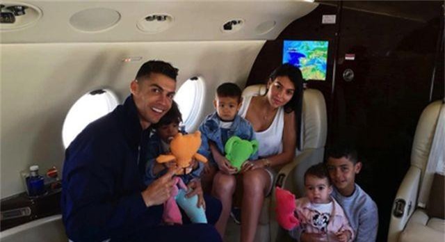 C.Ronaldo đi nghỉ cùng bạn gái, mặc kệ lùm xùm hiếp dâm - 1