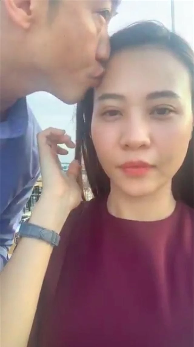 Cường Đô la cưỡng hôn Đàm Thu Trang khi đang livestream - 1