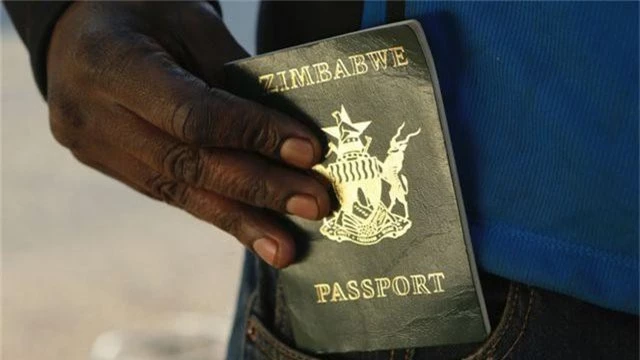 Khủng hoảng kinh tế trầm trọng, Zimbabwe không có nổi giấy, mực để in hộ chiếu cho dân - 1