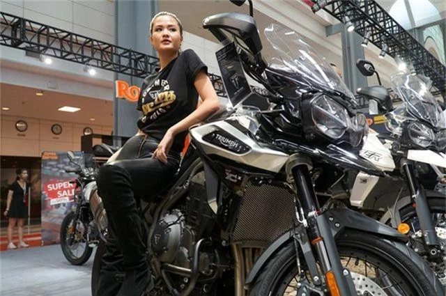 Ngắm những người mẫu xinh đẹp bên môtô “khủng” tại Vietnam AutoExpo 2019 - 8