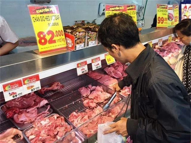 TPHCM: Nhiều siêu thị đồng loạt giảm giá thịt heo giữa “bão táp” dịch tả - 1