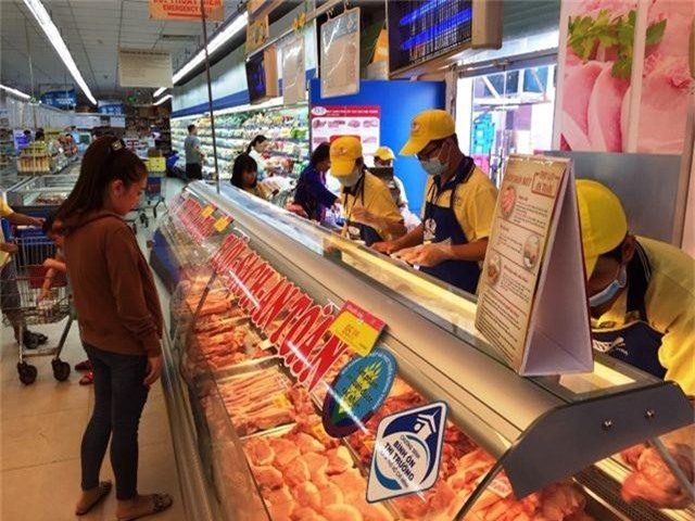 TPHCM: Nhiều siêu thị đồng loạt giảm giá thịt heo giữa “bão táp” dịch tả - 3