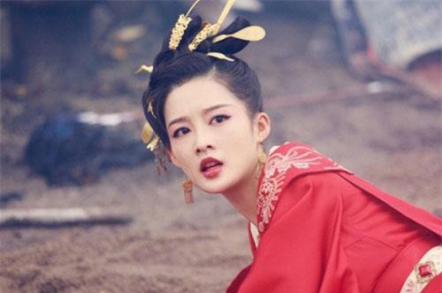 Chuyện đời vị hoàng hậu to gan dám đánh vua, 24 tuổi qua đời đầy bí ẩn