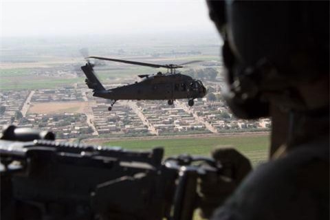 Mỹ trang bị gì cho căn cứ trực thăng tại Syria?