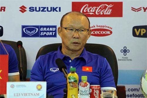 Ai góp tiền trả lương giữ thầy Park?