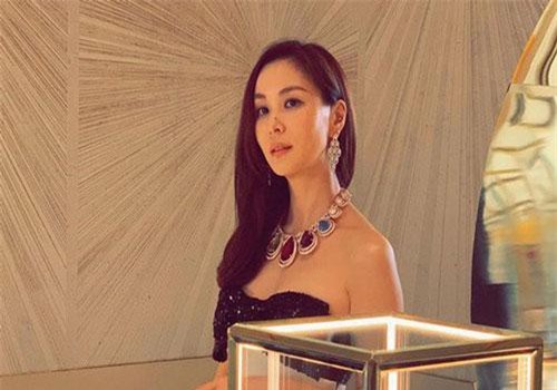 Ở ẩn đã lâu, bà xã U50 của Jang Dong Gun bất ngờ xuất hiện, khiến ai cũng ngỡ ngàng vì vẻ ngoài trẻ trung xinh đẹp