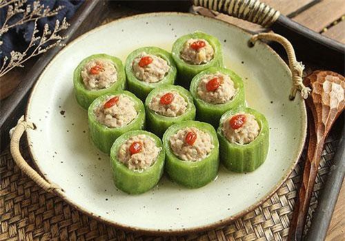 Bữa tối chỉ cần món mướp nhồi thịt hấp thì vừa mát vừa ngọt lại chẳng sợ béo!
