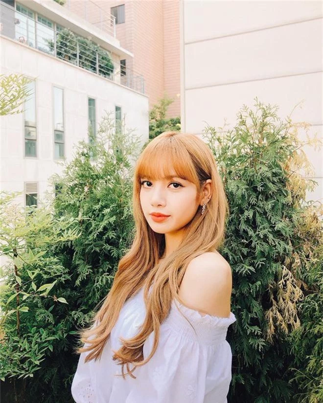 Không thể tin nổi đây là hình quá khứ của bánh bèo ngầm Lisa (BLACKPINK) - Ảnh 2.