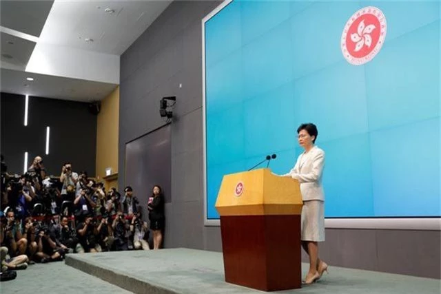 Lãnh đạo Hong Kong “xin lỗi chân thành” vì dự luật dẫn độ - 1