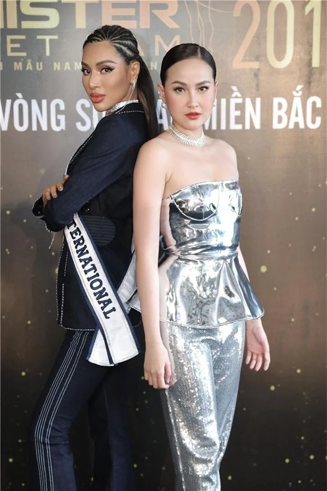 Từ trái sang, Quán quán Super Model International - Khả Trang, Miss Globe - Khánh Ngân