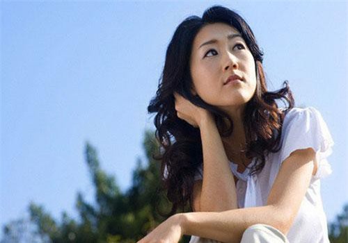 Khi tôi đưa lá đơn từ mặt mẹ chồng ra, cả nhà chồng thảng thốt kinh ngạc