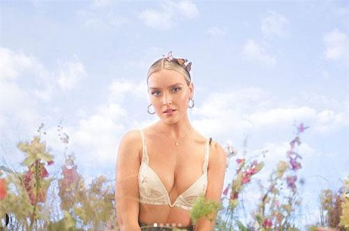 Mê mẩn ngắm đường cong của nàng WAG hấp dẫn bậc nhất nước Anh