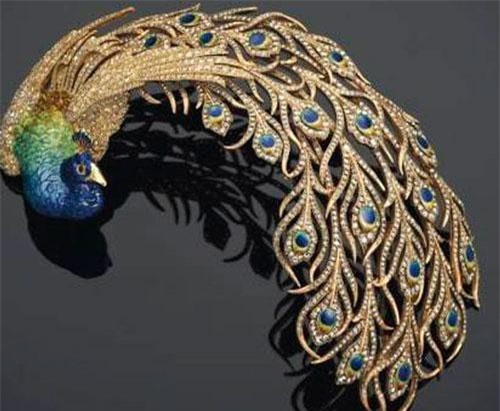 Đấu giá kho báu đầy trang sức, đá quý 500 năm tuổi trị giá 2,7 nghìn tỷ đồng