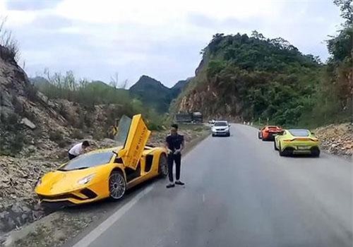 Lamborghini Avantador S “gặp nạn” trên cao nguyên Mộc Châu