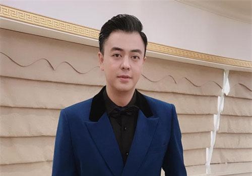 Chỉ một thay đổi nhỏ, MC Tuấn Tú đã gây nức nở vì diện mạo bảnh bao ai nhìn cũng mê