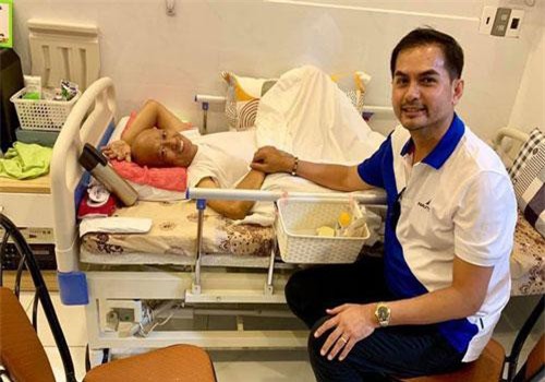 "Người đàn ông đứng sau thành công của Mỹ Tâm" phải tạm dừng ca mổ không thời hạn vì nguy cơ tử vong cao