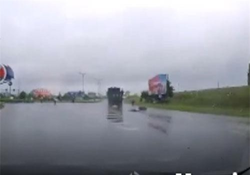 CLIP: Tai nạn nghiêm trọng cho thấy sai lầm mà người đi xe máy thường mắc