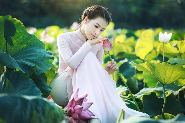 Cận cảnh nhan sắc của bà mẹ hai con trẻ trung xinh đẹp như gái tuổi 18