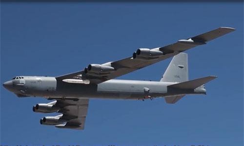 CLIP: Mỹ trang bị vũ khí "khủng" trên máy bay B- 52