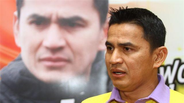 HLV Kiatisuk từ chối trở lại “cứu vớt” đội tuyển Thái Lan