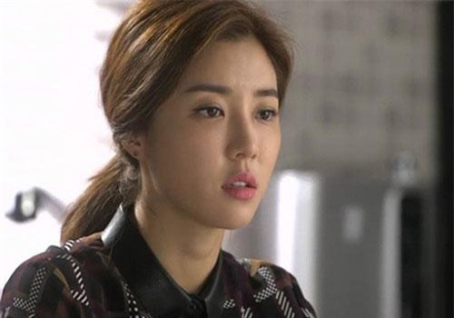 Đi cà phê với bạn, tôi tình cờ phát hiện bí mật giấu kín sau những buổi từ thiện của mẹ chồng