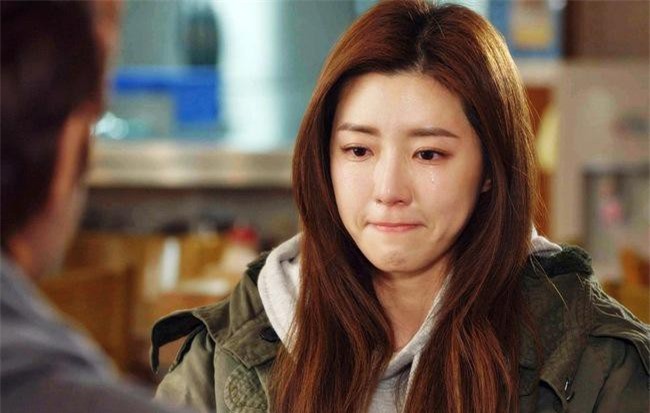 Mẹ chồng dẫn người lạ về tuyên bố "dâu mới", tôi lẳng lặng ra đi và để lại mảnh giấy tiết lộ sự thật động trời