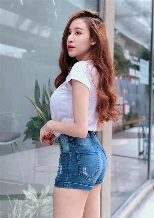 Bà Tưng tái xuất sau thời gian vắng bóng: Tôi đã hết tuổi thích cởi - Ảnh 10. Bà Tưng tái xuất sau thời gian vắng bóng: Tôi đã hết tuổi thích cởi - Ảnh 10.