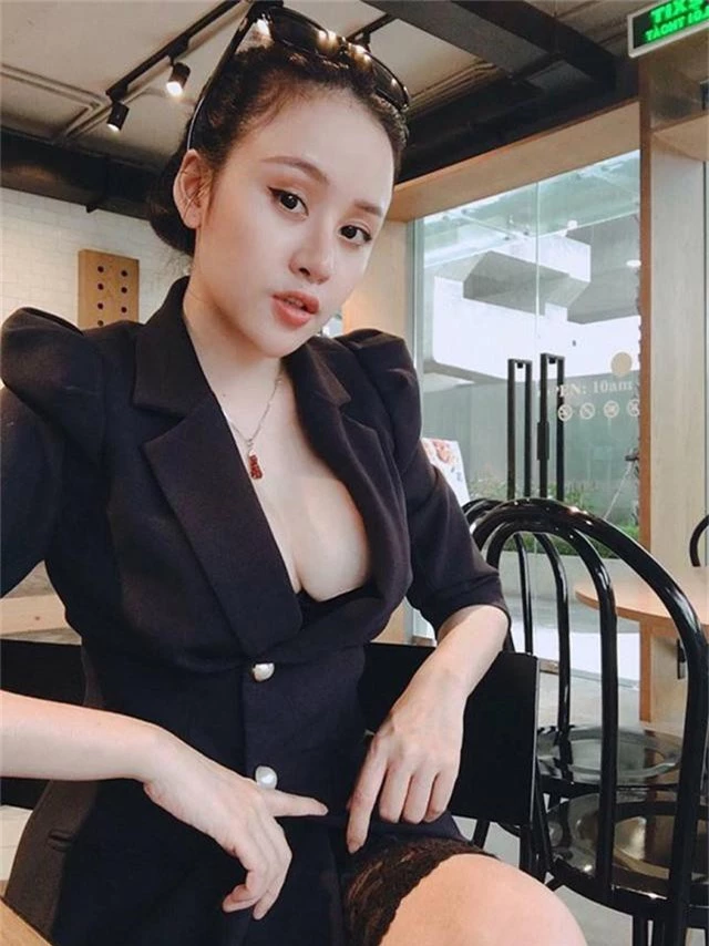 Bà Tưng tái xuất sau thời gian vắng bóng: Tôi đã hết tuổi thích cởi - Ảnh 5. Bà Tưng tái xuất sau thời gian vắng bóng: Tôi đã hết tuổi thích cởi - Ảnh 5.
