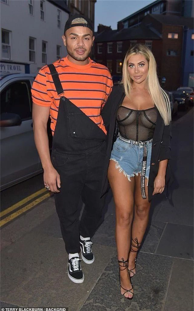 Chloe Ferry bốc lửa đi chơi tối - 6