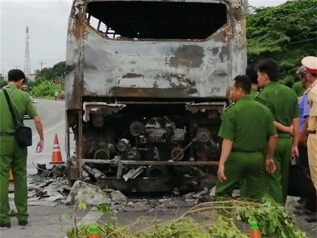 Vụ xe đang chở nhiều hành khách bất ngờ bốc cháy: Giám định chất lượng nhiên liệu - 2