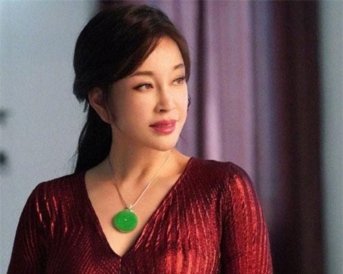 Gương mặt ngày càng cứng đơ tới khó hiểu của mỹ nhân Lưu Hiểu Khánh